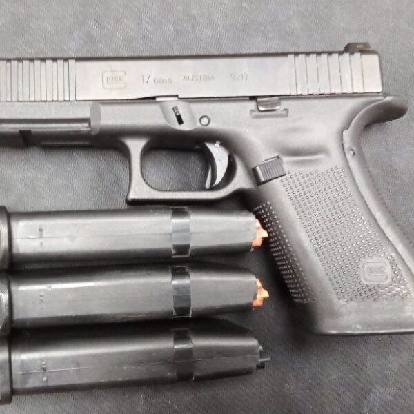 GLOCK 17 Gen5 — Gebraucht (3 Magazine, Nachtvisier, Originalverpackung)